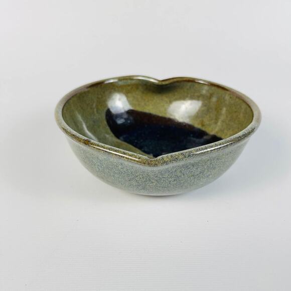 Heart Shaped Ceramic Art Pottery Bowl 5 3/4 x 5 3/4 x 2 1/8” - Picture 3 of 7